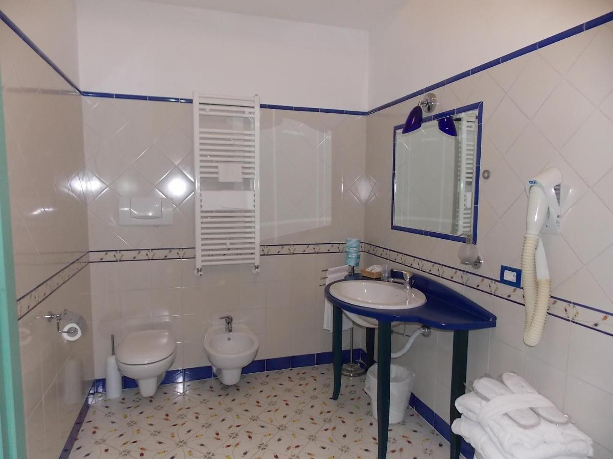 Hotel Le Terrazze (Adults Only) Конка деи Марини Екстериор снимка
