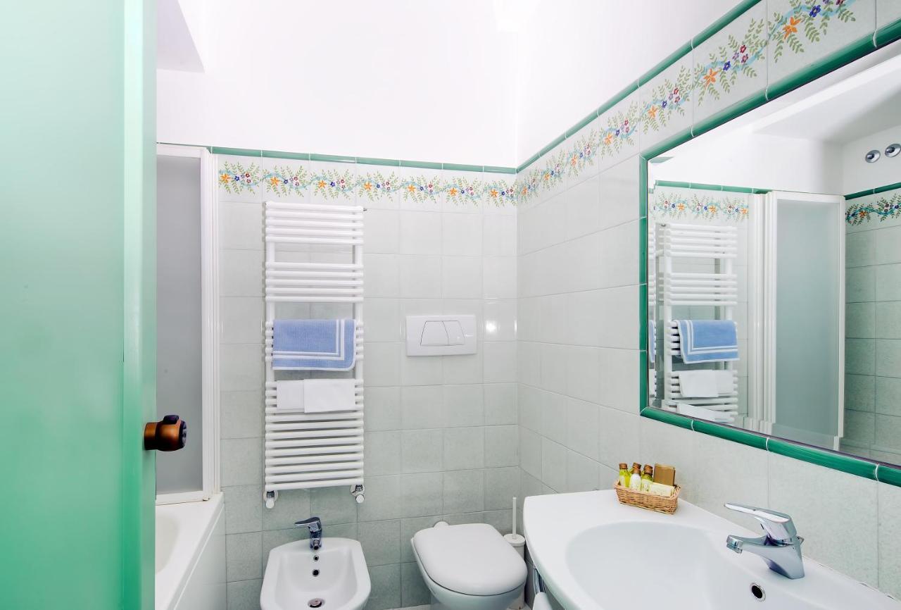 Hotel Le Terrazze (Adults Only) Конка деи Марини Екстериор снимка
