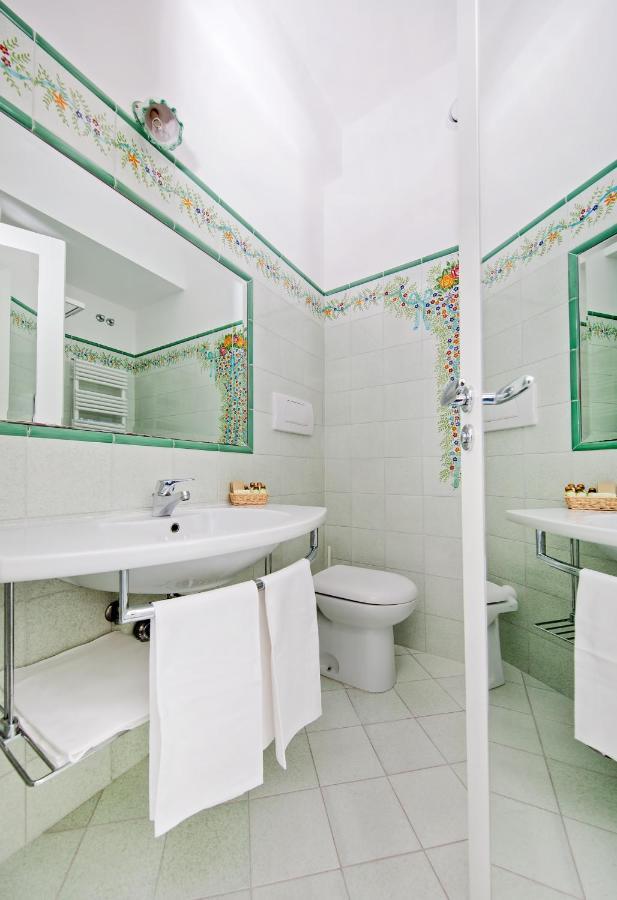 Hotel Le Terrazze (Adults Only) Конка деи Марини Екстериор снимка